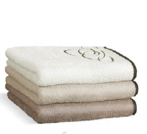 Ze 100% bavlny kvalitní ručník a osuška Nora elipsy 450g/m2,  | osuška béžová, rozměr 70x140 cm., osuška hnědá, rozměr 70x140 cm., osuška smetanová, rozměr 70x140 cm., ručník béžový, rozměr 50x100 cm., ručník hnědý, rozměr 50x100 cm., ručník smetanový, rozměr 50x100 cm.